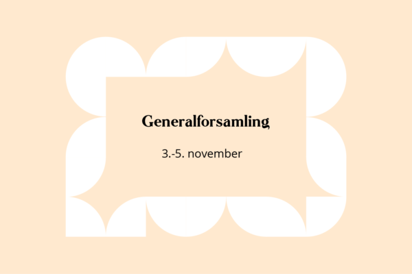Teksten: Generalforsamling 3. til 5. november med hvit bord rundt på oransje bakgrunn.